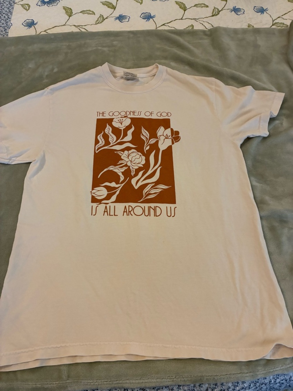 Comfort Colors Brand Cream Colored Short-Sleeve Classic Tee Size Medium